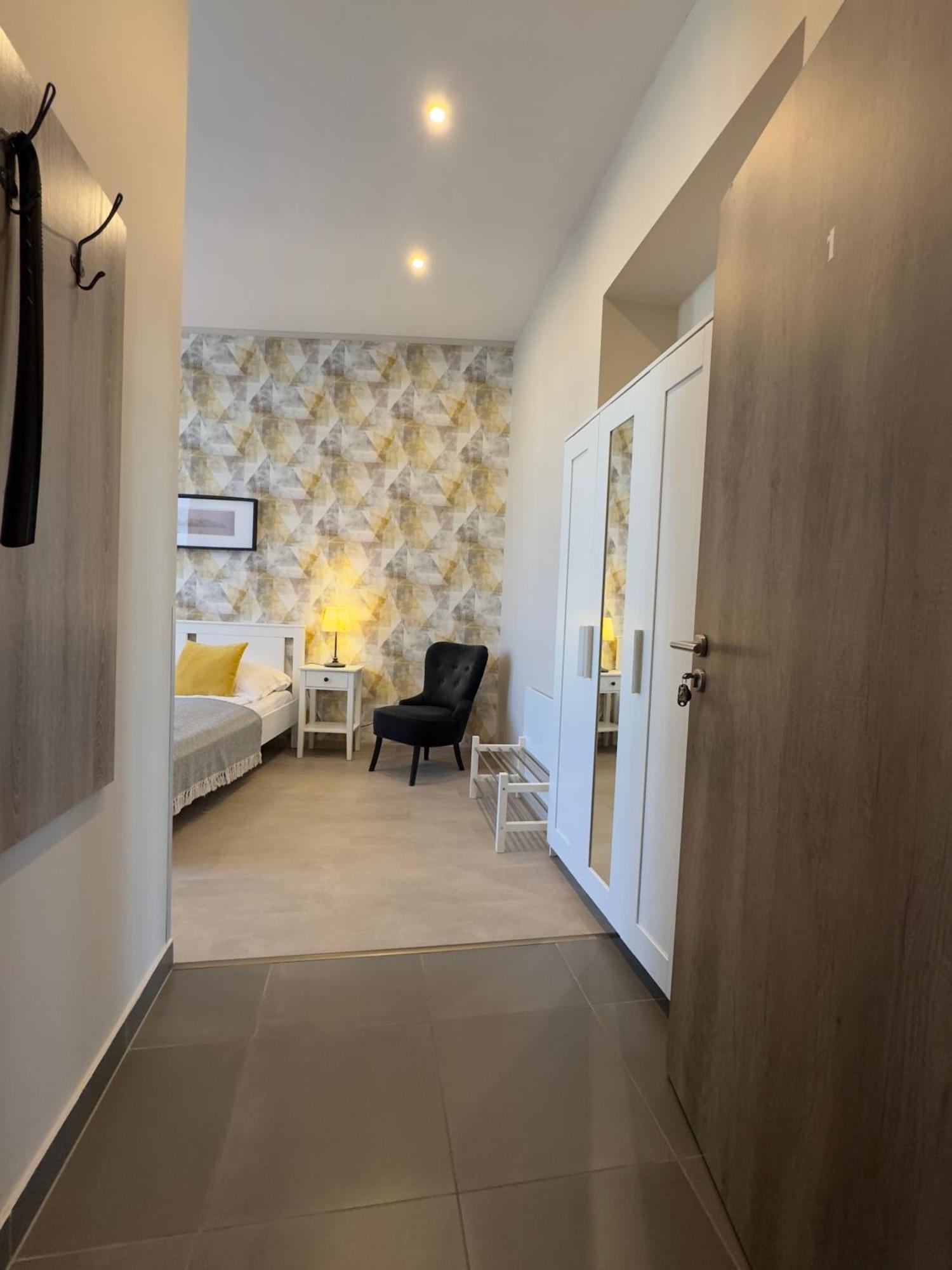 Center Rooms Μίσκολτς Εξωτερικό φωτογραφία
