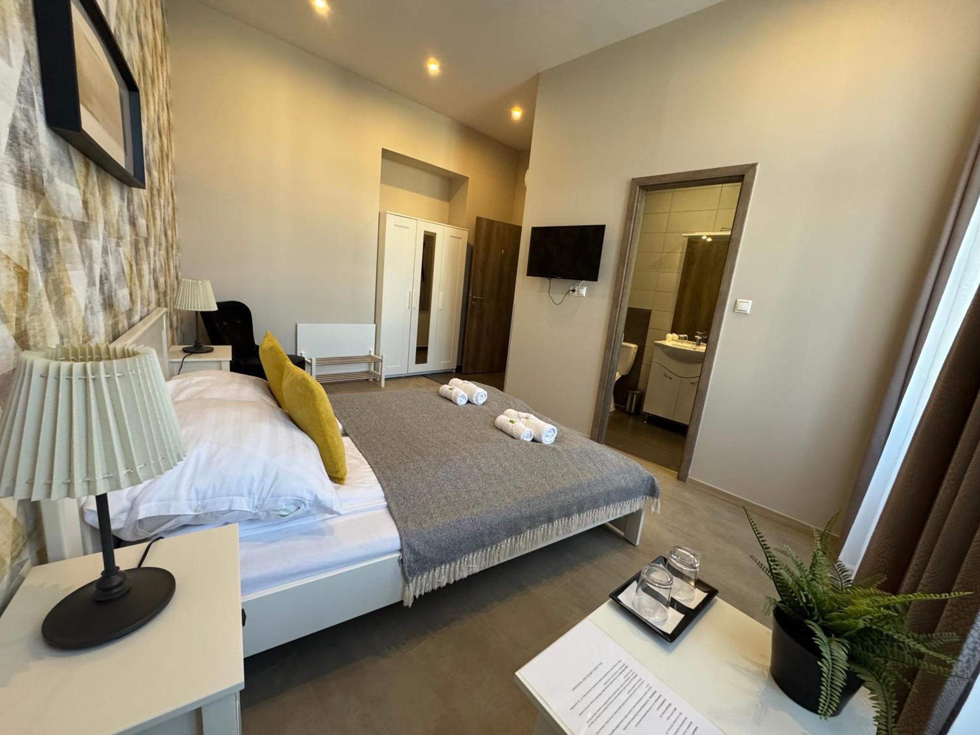 Center Rooms Μίσκολτς Εξωτερικό φωτογραφία