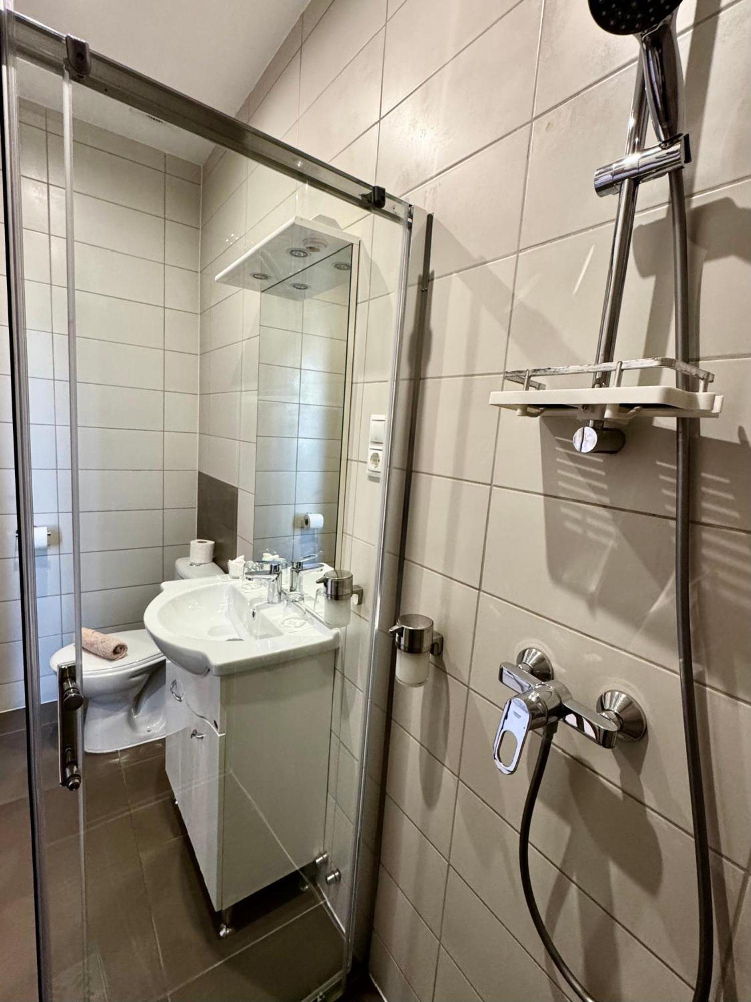 Center Rooms Μίσκολτς Εξωτερικό φωτογραφία