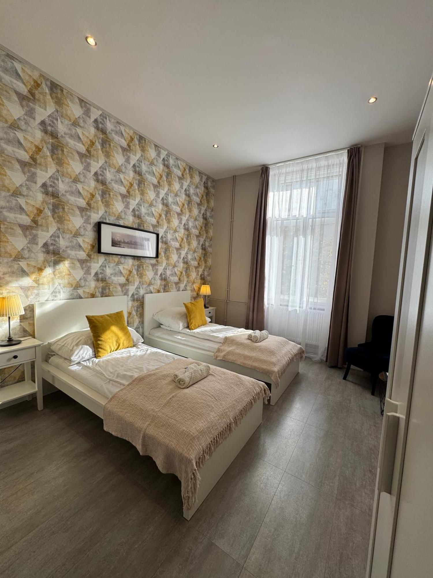 Center Rooms Μίσκολτς Εξωτερικό φωτογραφία