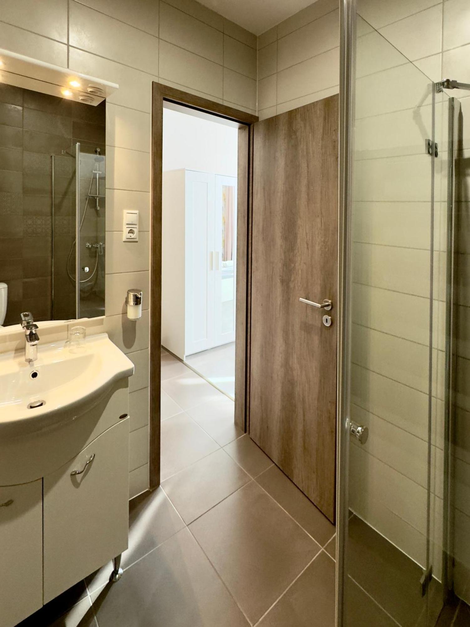 Center Rooms Μίσκολτς Εξωτερικό φωτογραφία
